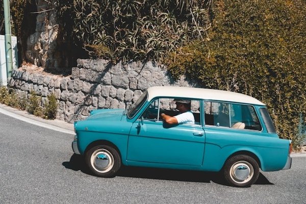 Comment optimiser l'efficacité énergétique des voitures hybrides en milieu urbain ?